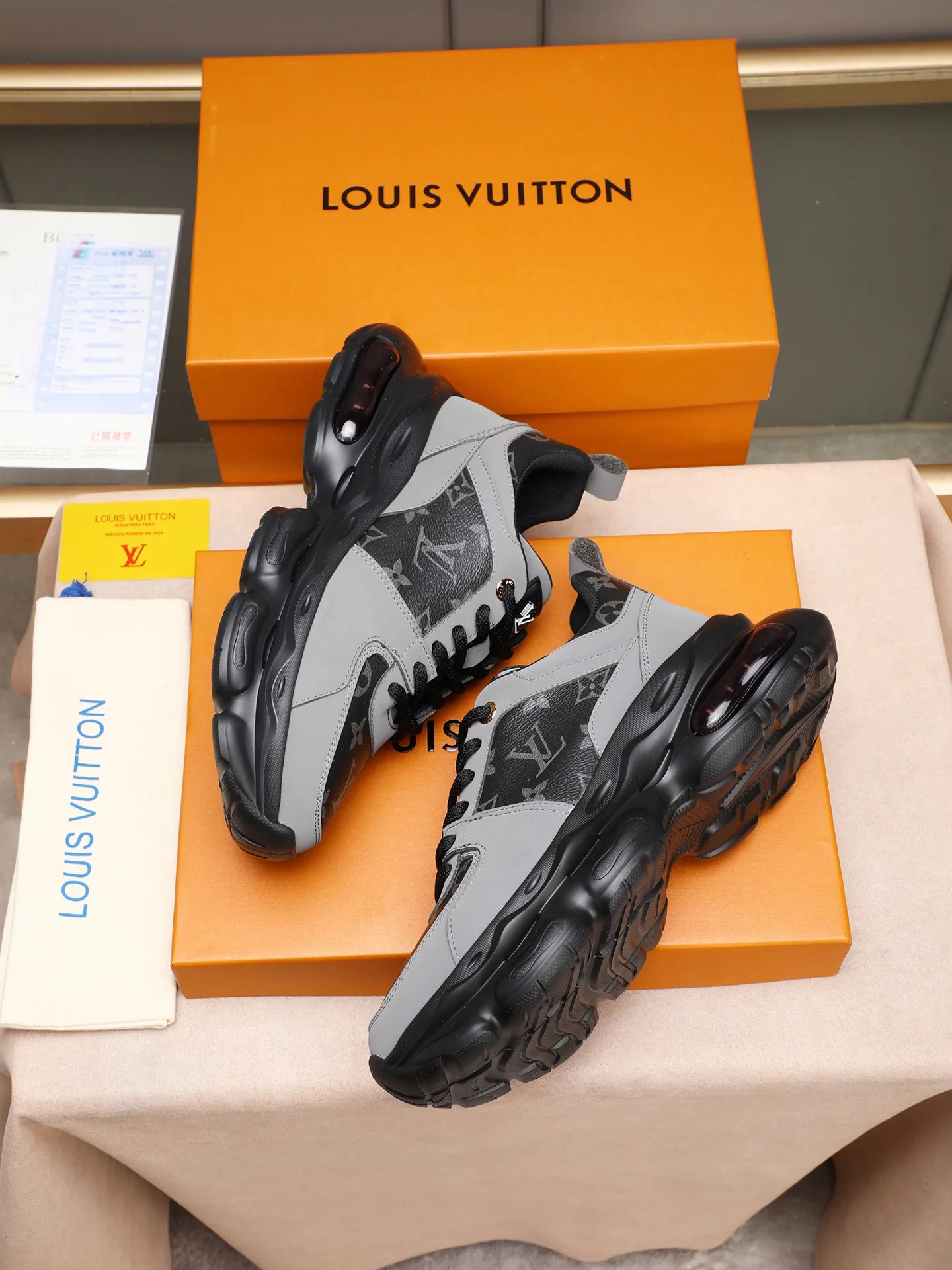 Men's shoes 💰460 [LV] Made of imported L special materials spliced ​​with cowhide and comfortable mesh lining. Private molded foam air cushion outsole, super light and comfortable on the feet! Perfect last shape, generous and fashionable design, 5 colors available! Code number: 38–44 (45 customized